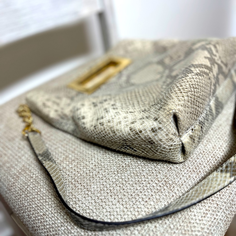 Michael Kors crossbody/Clutch, EUC, snakeskin pattern, soft, heavy feel - Picture 13 of 14